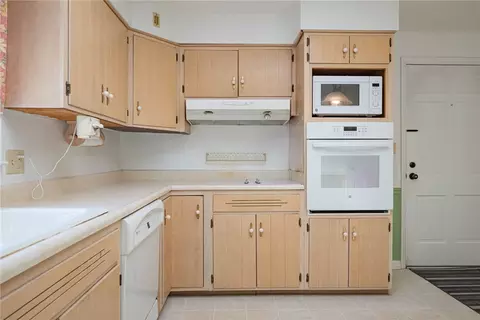 Kitchen - 1553 Red Oak Rd, Kettering, OH 45432 photo 3 of 4