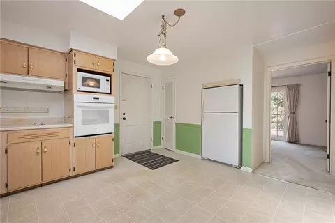 Kitchen - 1553 Red Oak Rd, Kettering, OH 45432 photo 4 of 4