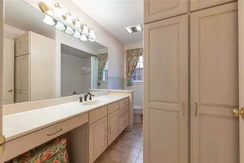 Bath - 1553 Red Oak Rd, Kettering, OH 45432 photo 2 of 3