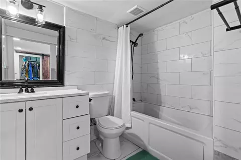 Bath - 1704 Redbush Ave, Kettering, OH 45420 photo 4 of 4