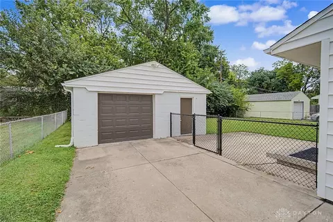 Exterior - 1909 Pittsfield St, Kettering, OH 45420 photo 3 of 7