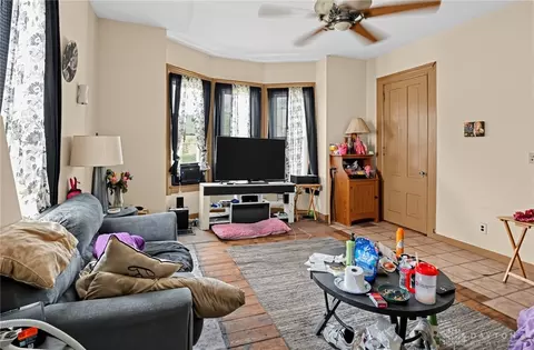 Living - 207 S Shaffer St, Springfield, OH 45506 photo 3 of 3