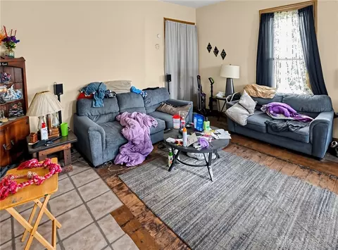 Living - 207 S Shaffer St, Springfield, OH 45506 photo 1 of 3
