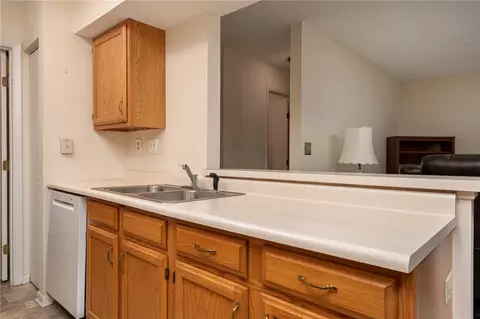 Kitchen - 124 Mallard Glen Dr, Centerville, OH 45458 photo 1 of 2
