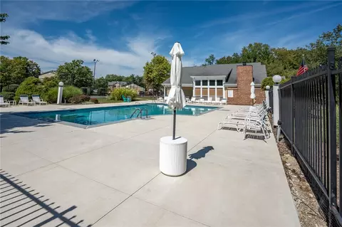 Exterior - 124 Mallard Glen Dr, Centerville, OH 45458 photo 6 of 9