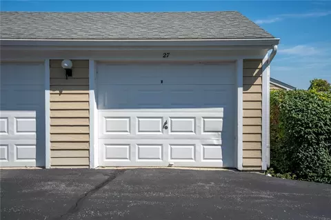 Exterior - 124 Mallard Glen Dr, Centerville, OH 45458 photo 4 of 9