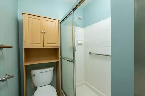 Bath - 124 Mallard Glen Dr, Centerville, OH 45458 photo 4 of 4