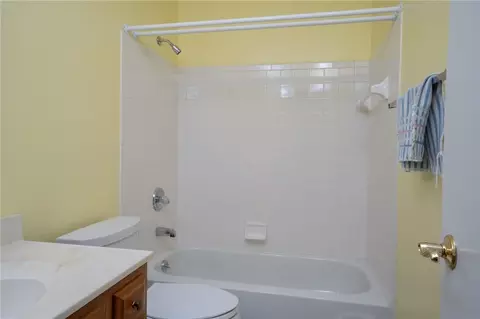 Bath - 124 Mallard Glen Dr, Centerville, OH 45458 photo 2 of 4