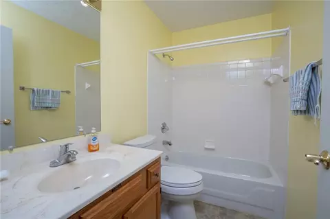 Bath - 124 Mallard Glen Dr, Centerville, OH 45458 photo 1 of 4