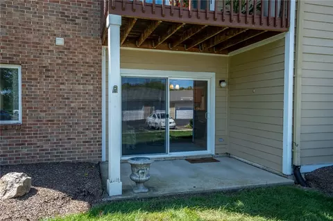 Exterior - 124 Mallard Glen Dr, Centerville, OH 45458 photo 2 of 9