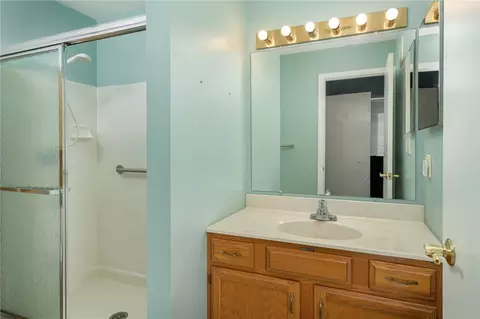 Bath - 124 Mallard Glen Dr, Centerville, OH 45458 photo 3 of 4