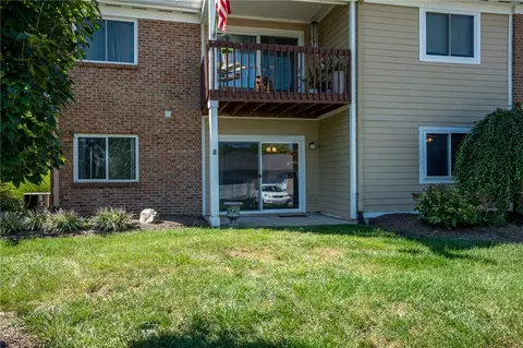 Exterior - 124 Mallard Glen Dr, Centerville, OH 45458 photo 1 of 9