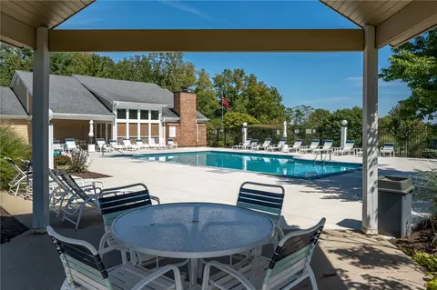 Exterior - 124 Mallard Glen Dr, Centerville, OH 45458 photo 7 of 9