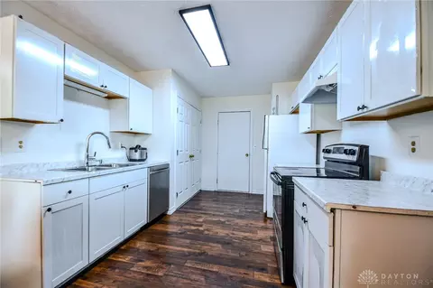 Kitchen - 1584 Farrington Dr, Kettering, OH 45420 photo 1 of 4