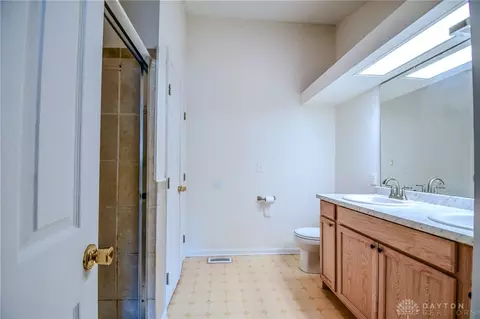 Bath - 1584 Farrington Dr, Kettering, OH 45420 photo 2 of 3