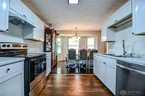 Kitchen - 1584 Farrington Dr, Kettering, OH 45420 photo 3 of 4