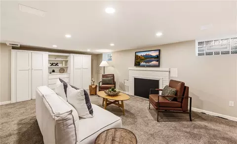 Living - 4010 Ridgeway Rd, Kettering, OH 45429 photo 5 of 6