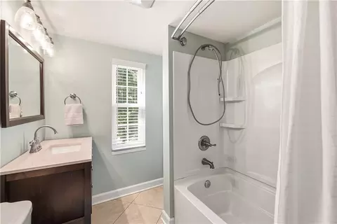 Bath - 4010 Ridgeway Rd, Kettering, OH 45429 photo 5 of 6