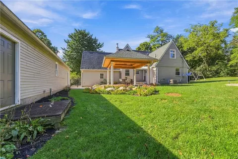 Exterior - 4010 Ridgeway Rd, Kettering, OH 45429 photo 3 of 4