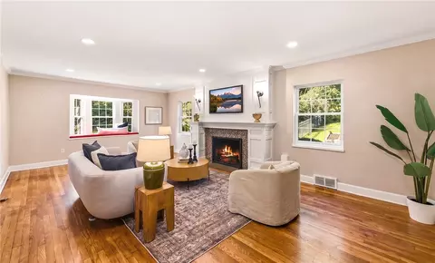 Living - 4010 Ridgeway Rd, Kettering, OH 45429 photo 2 of 6