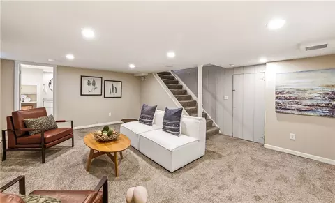 Living - 4010 Ridgeway Rd, Kettering, OH 45429 photo 4 of 6