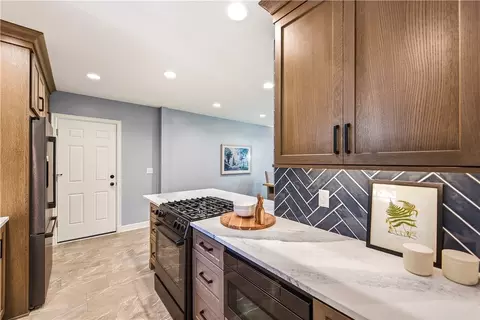 Kitchen - 4010 Ridgeway Rd, Kettering, OH 45429 photo 5 of 6