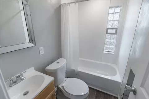 Bath - 538 Aberdeen Ave, Kettering, OH 45419 photo 2 of 2