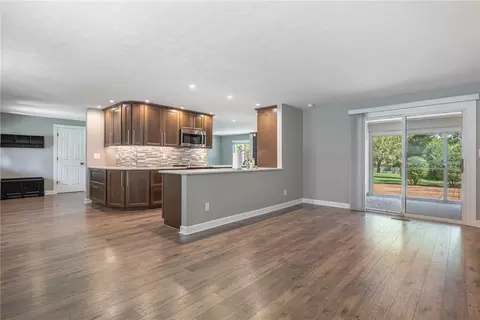 Living - 7870 Old Dobbin Pl, Centerville, OH 45459 photo 4 of 7