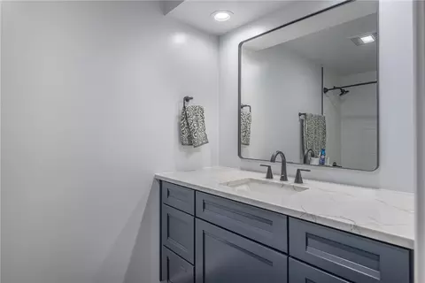 Bath - 7870 Old Dobbin Pl, Centerville, OH 45459 photo 1 of 3