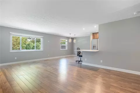 Living - 7870 Old Dobbin Pl, Centerville, OH 45459 photo 2 of 7