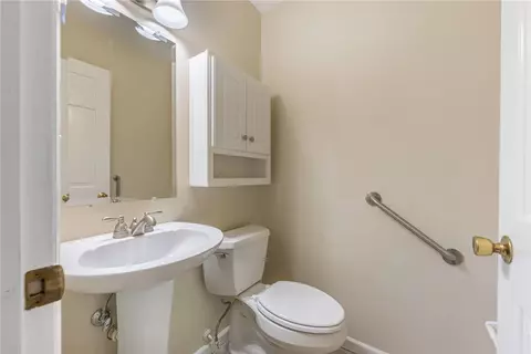 Bath - 2512 Red Coach Dr, Springfield, OH 45503 photo 1 of 3