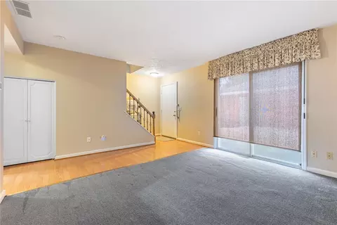 Living - 2512 Red Coach Dr, Springfield, OH 45503 photo 3 of 7