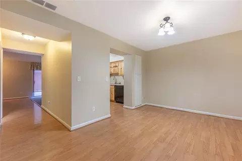 Living - 2512 Red Coach Dr, Springfield, OH 45503 photo 4 of 7