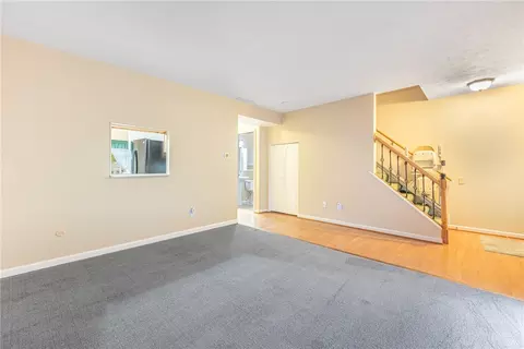 Living - 2512 Red Coach Dr, Springfield, OH 45503 photo 2 of 7
