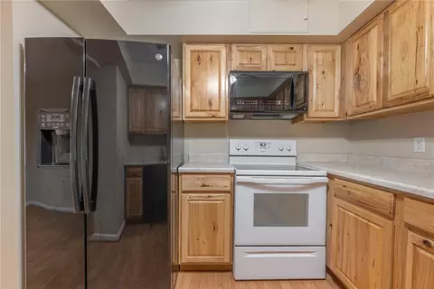 Kitchen - 2512 Red Coach Dr, Springfield, OH 45503 photo 2 of 4