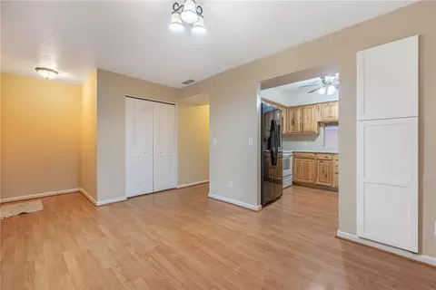 Living - 2512 Red Coach Dr, Springfield, OH 45503 photo 6 of 7