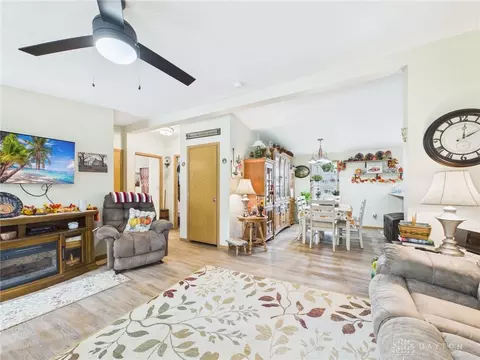 Living - 6365 Springfield Xenia Rd, Springfield, OH 45502 photo 2 of 5