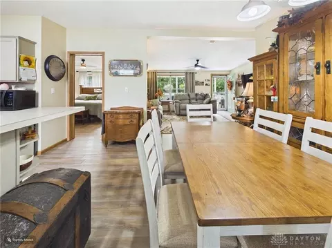 Dining - 6365 Springfield Xenia Rd, Springfield, OH 45502 photo 2 of 3