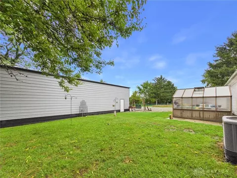 Exterior - 6365 Springfield Xenia Rd, Springfield, OH 45502 photo 10 of 11