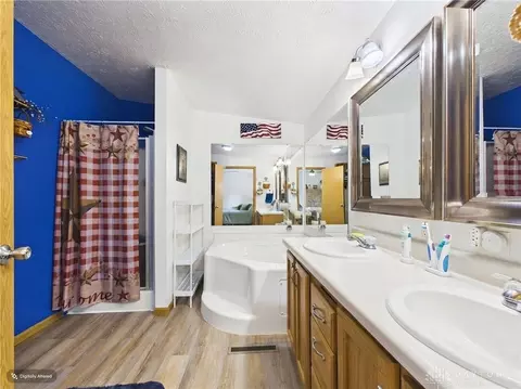 Bath - 6365 Springfield Xenia Rd, Springfield, OH 45502 photo 1 of 6