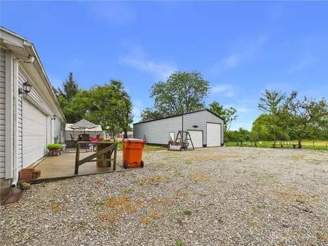 Exterior - 6365 Springfield Xenia Rd, Springfield, OH 45502 photo 4 of 11