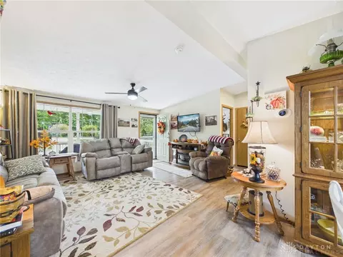 Living - 6365 Springfield Xenia Rd, Springfield, OH 45502 photo 5 of 5