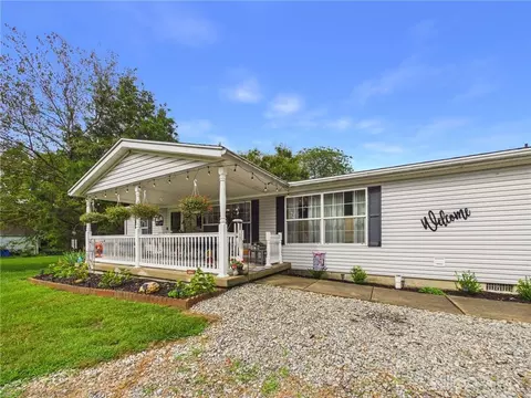 Exterior - 6365 Springfield Xenia Rd, Springfield, OH 45502 photo 3 of 11