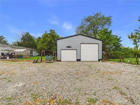 Exterior - 6365 Springfield Xenia Rd, Springfield, OH 45502 photo 6 of 11