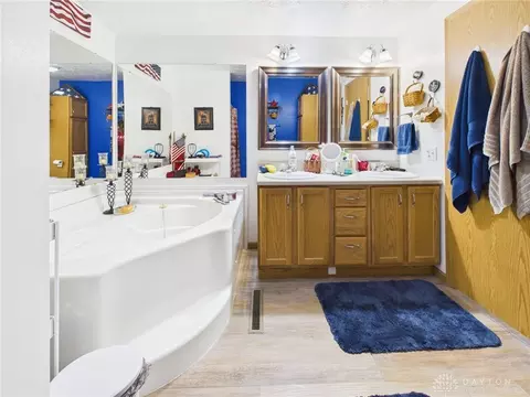 Bath - 6365 Springfield Xenia Rd, Springfield, OH 45502 photo 2 of 6