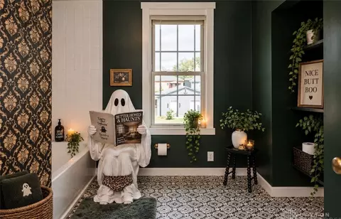 Bath - 1925 E 4th St, Dayton, OH 45403 photo 8 of 10