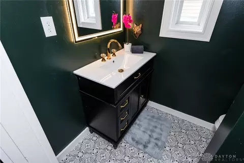 Bath - 1925 E 4th St, Dayton, OH 45403 photo 1 of 10