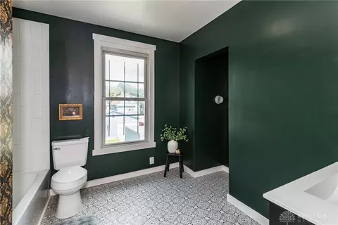 Bath - 1925 E 4th St, Dayton, OH 45403 photo 9 of 10