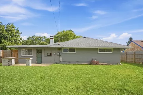 Exterior - 3659 Endover Rd, Kettering, OH 45439 photo 4 of 8