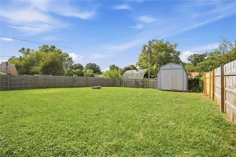 Exterior - 3659 Endover Rd, Kettering, OH 45439 photo 6 of 8
